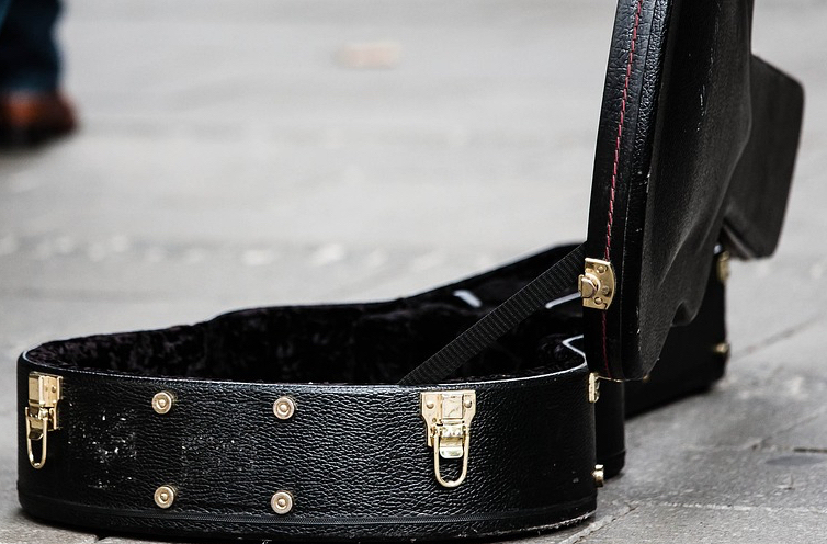 guitar case 485112 1280